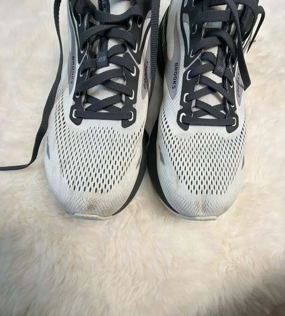 Mens Brooks Adrenaline GTS 23 Running Shoes White Black